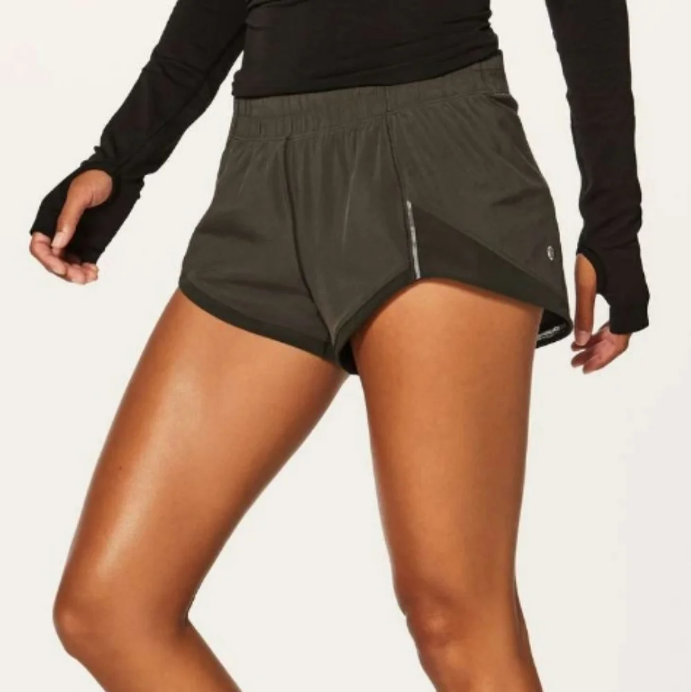 🍋Like New Lululemon Miles Ahead Short (2.5") - Picture 1 of 12